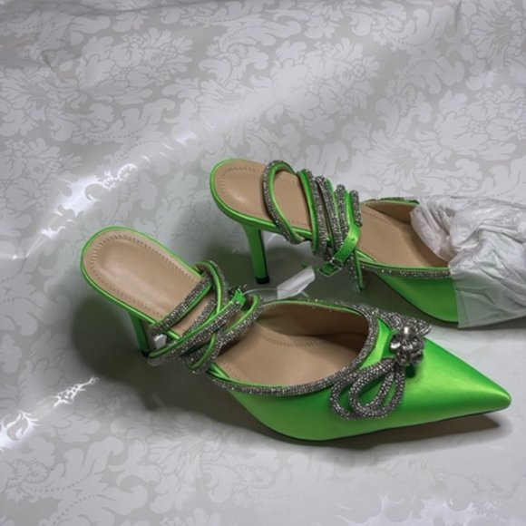 SHOES - Picture 2 of 4